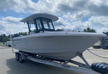 2021 Robalo R272  Boat